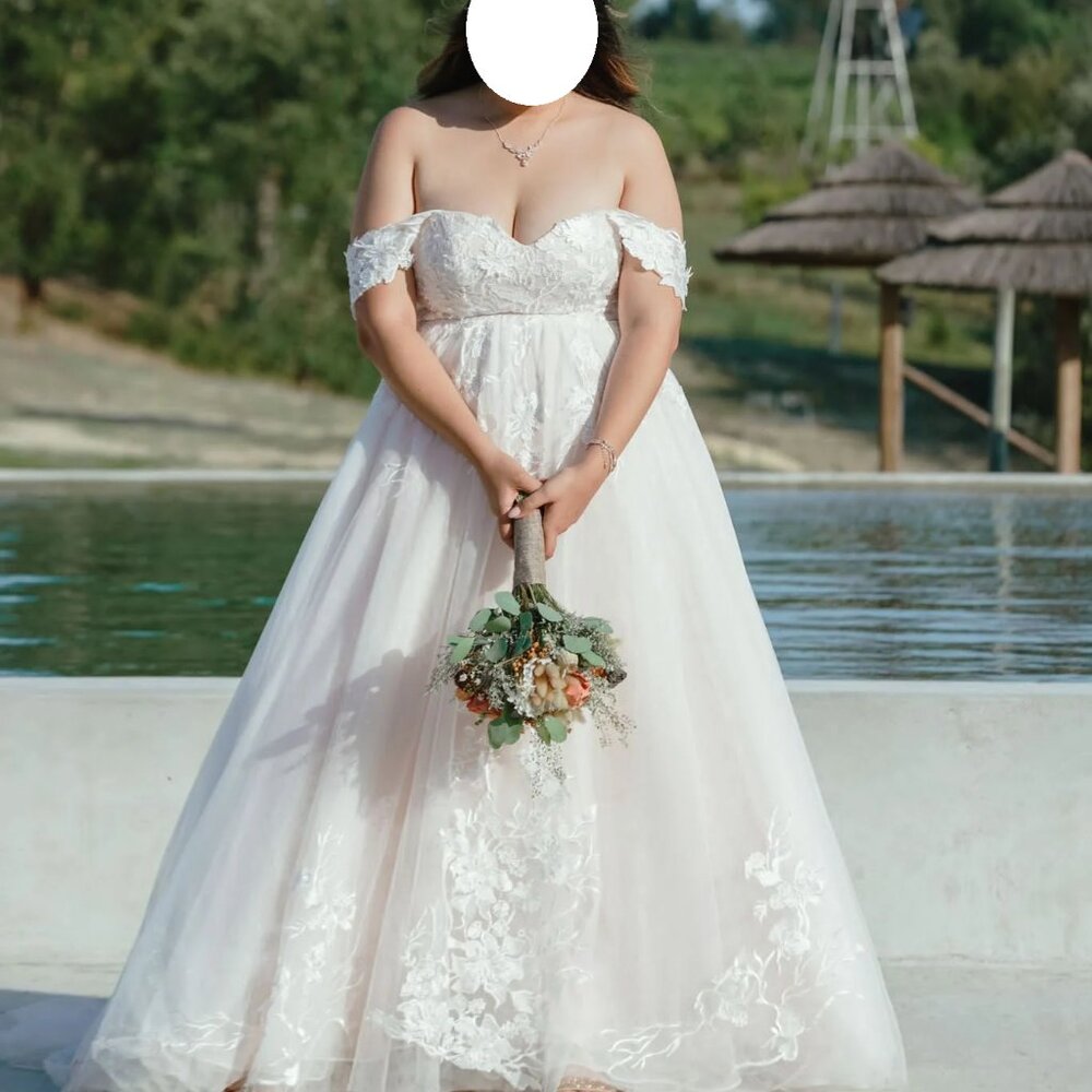 Bridal Ball-gown style Train Tulle Lace Wedding Dress SOLD AS IS